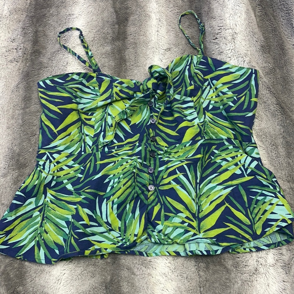 Sofia Vergara palm leaf top